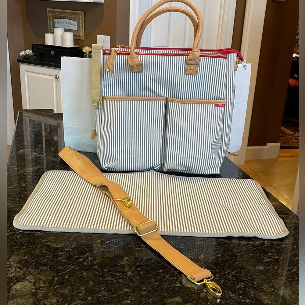 SOLD SOLD SOLD FRENCH STRIPED TOTE/DIAPER BAG W/ CHANGING PAD, ROOMY NWOT - Picture 2 of 8